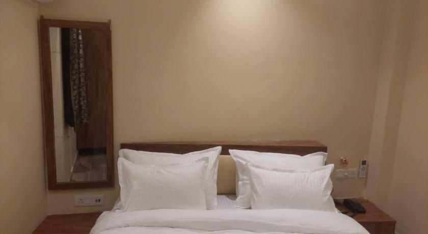 DREAM HOTEL - image 18