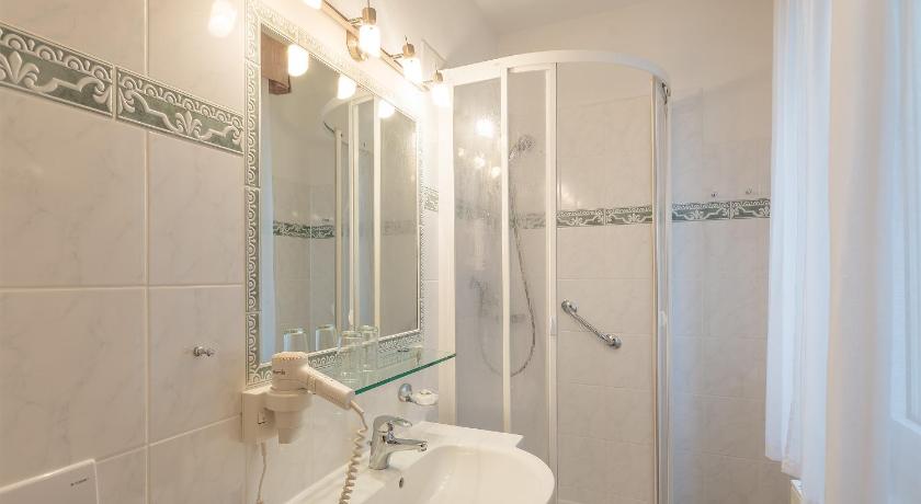 Image of Double Room with Balcony / courtyard view 2