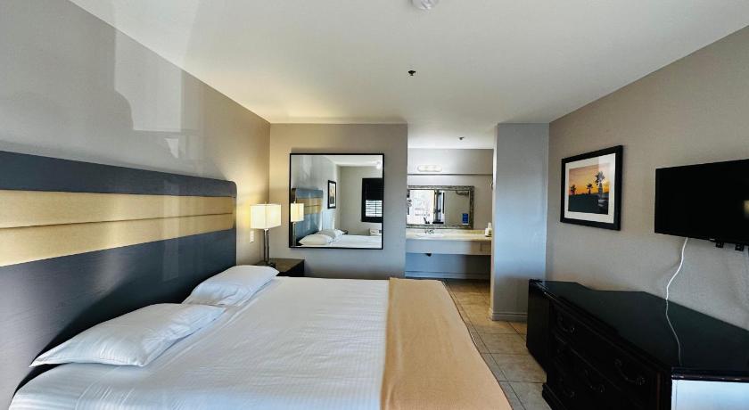 Casa Blanca Express & Suites Cypress Buena Park - Anaheim Area photo