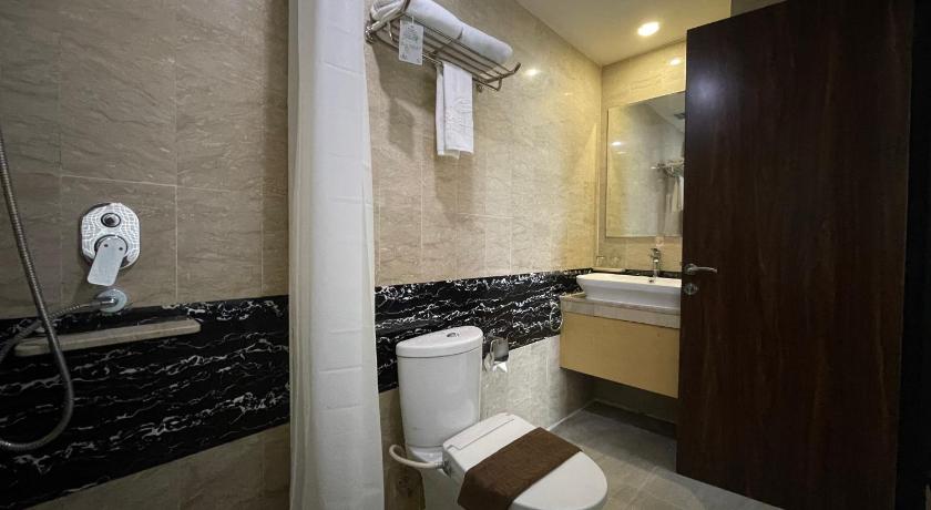 Travellers Hotel Phinisi photo