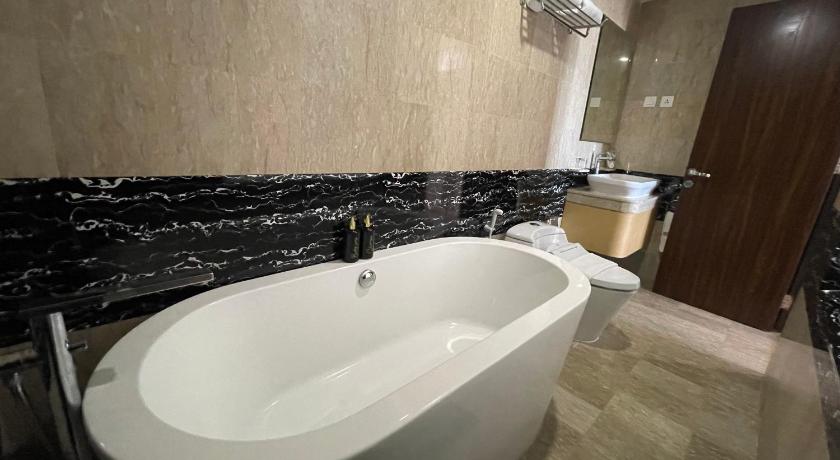 Travellers Hotel Phinisi photo