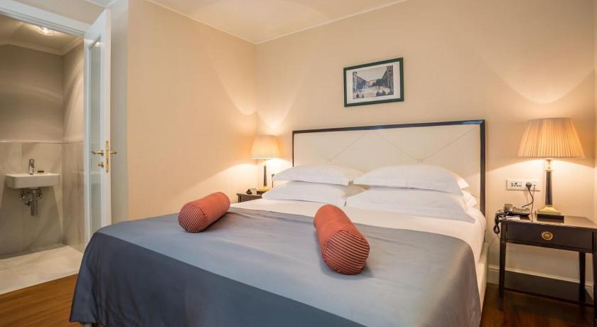 Image of Deluxe Double Room with Sea View 13