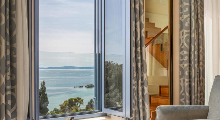 Image of Deluxe Double Room with Sea View 0