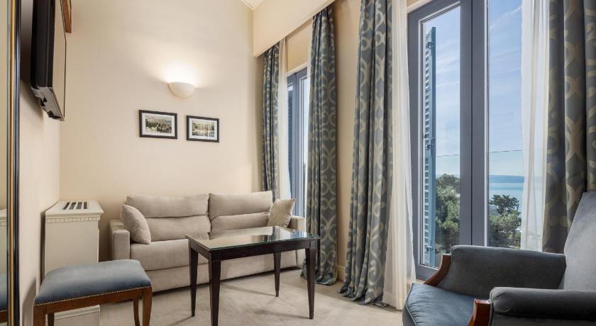 Image of Deluxe Double Room with Sea View 6