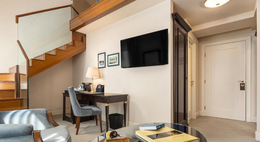 Image of Deluxe Double Room with Sea View 10
