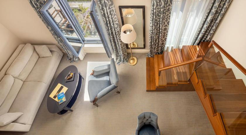 Image of Deluxe Double Room with Sea View 9