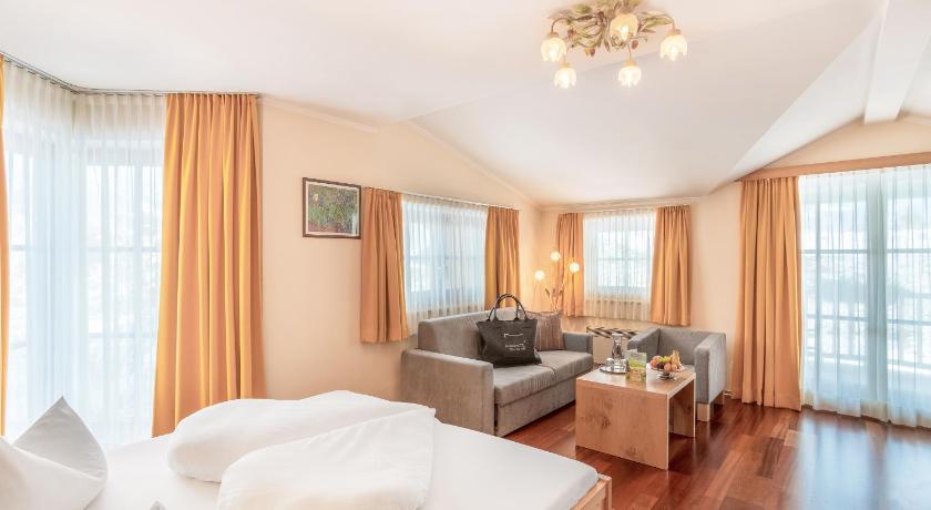 Image of Family Room 0