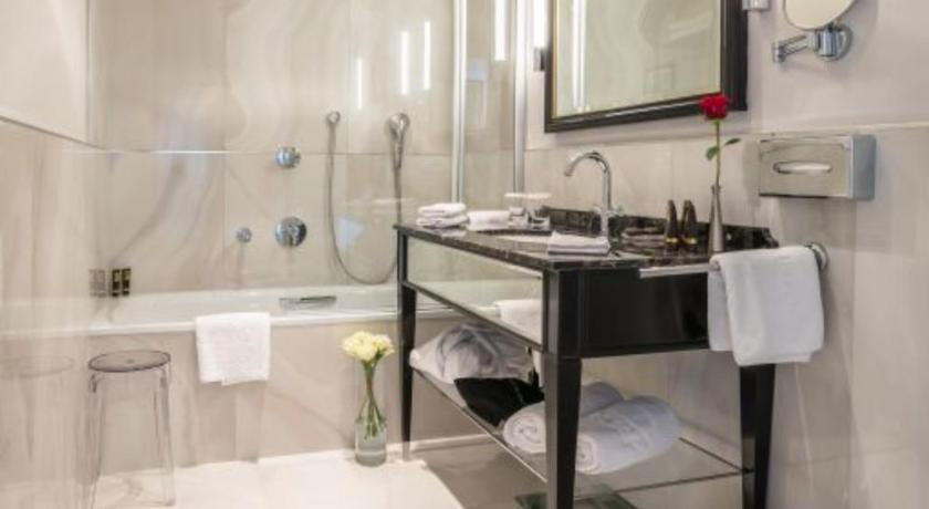 Image of Superior Double or Twin Room with City View 2