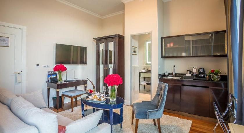 Image of Junior Suite Panoramic View 11