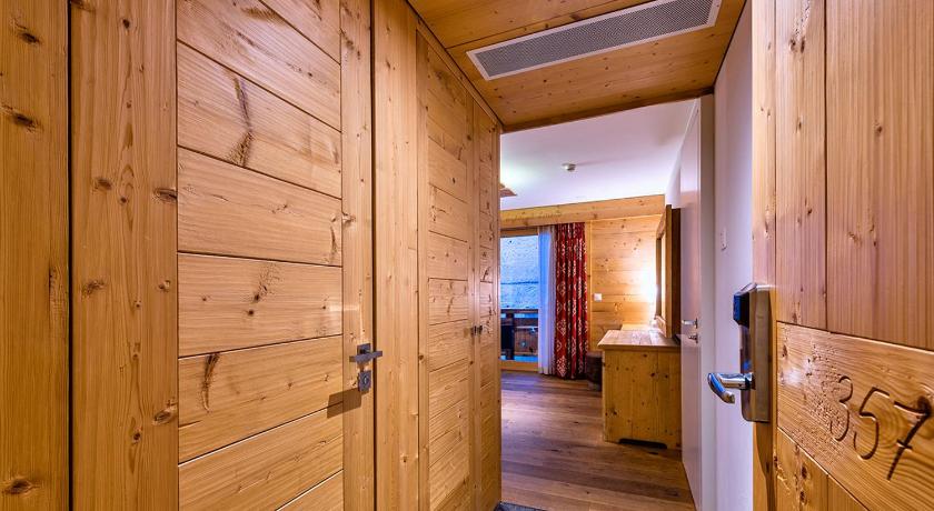 Image of Cozy Room Without View 11