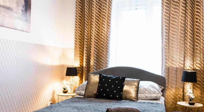 ClickTheFlat Royal Route Warecka Apart Rooms — Hotel in Warsaw