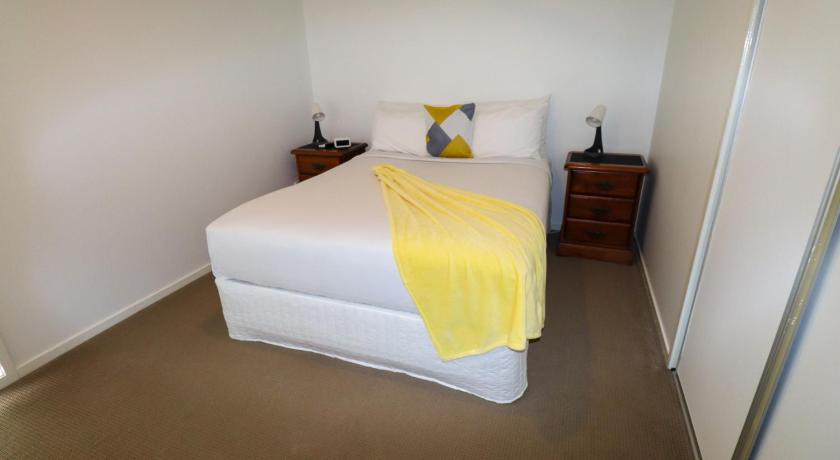 BLK Stays Guest House Deluxe Unit One Side — Hotel in Brisbane