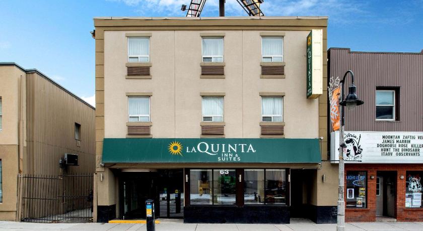 La Quinta Inn & Suites by Wyndham Oshawa photo