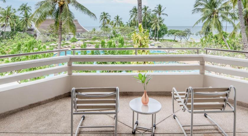 Image of Deluxe Sea View King Room 12