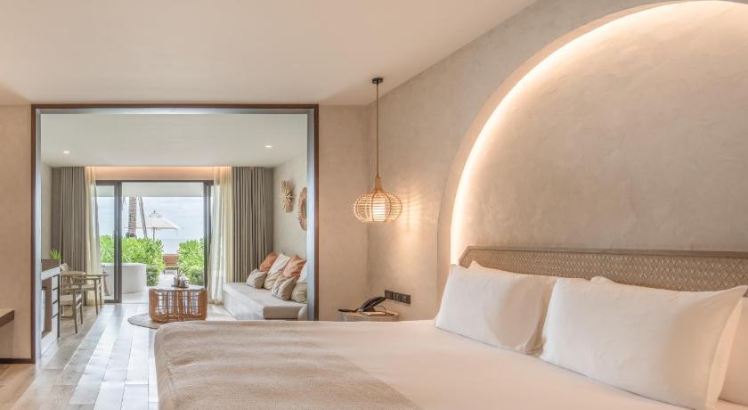 Image of Beachfront Mini Suite King Room 1
