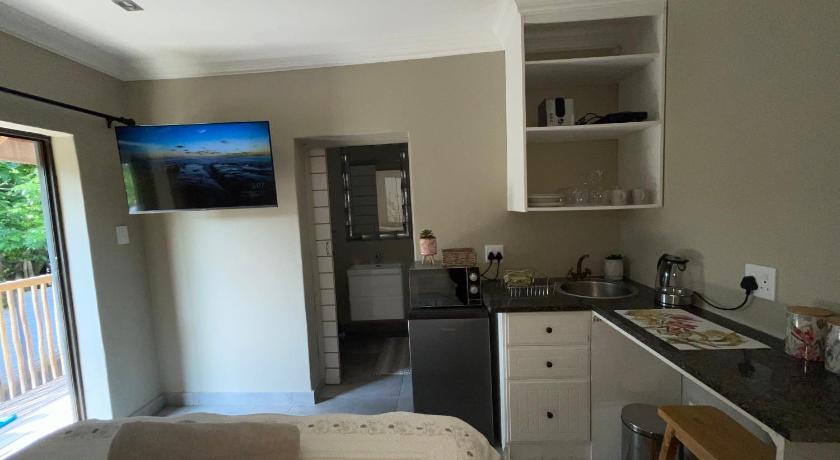 Guest house on Gillian Unit 5 photo
