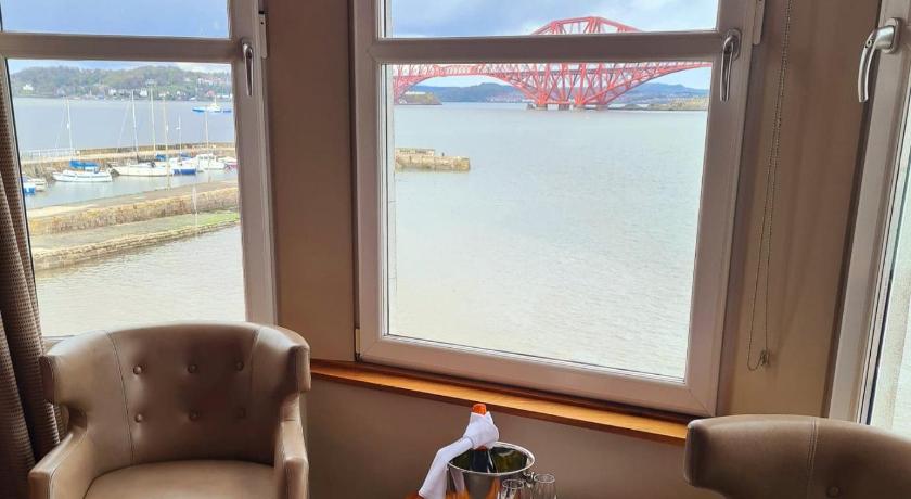 Image of Superior Double or Twin Room with Sea View 8
