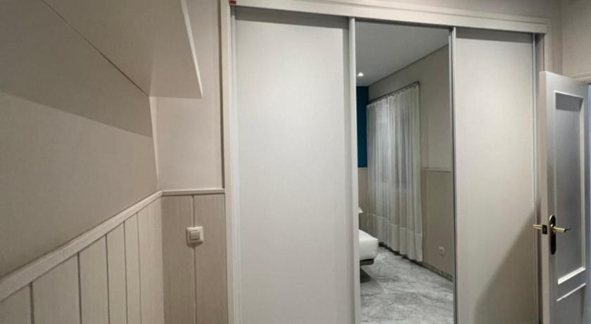 セビリア Sevilla Central Suites Apartamentos Fabiola 4つ星 ゲストハウス スイート