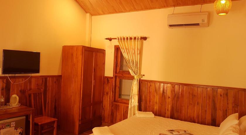 Image of Bungalow with Garden View 8