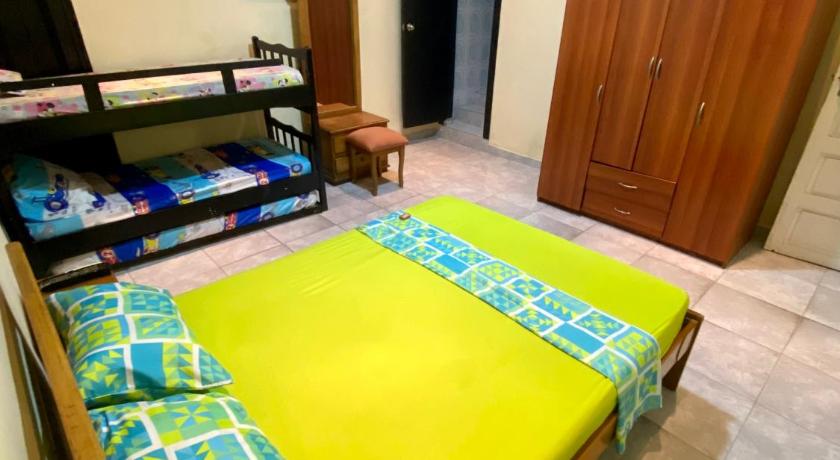 a bedroom with a bed and a desk, La Casona 42 in Barranquilla