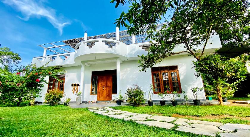 Madiha Surf House Lanka