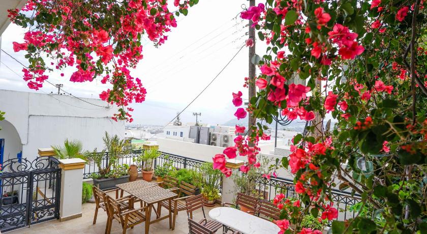 Fira Central Apartments with Veranda photo