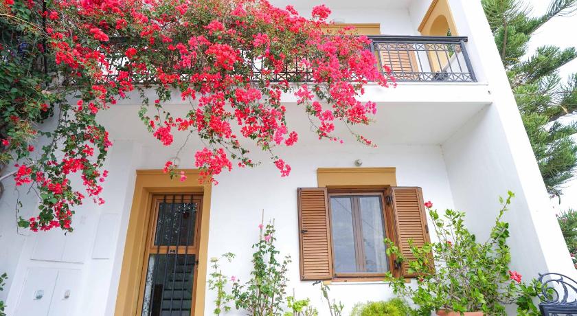 Fira Central Apartments with Veranda photo