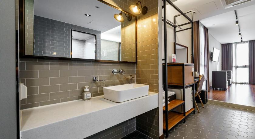 Image of Executive Twin Bed Room 7