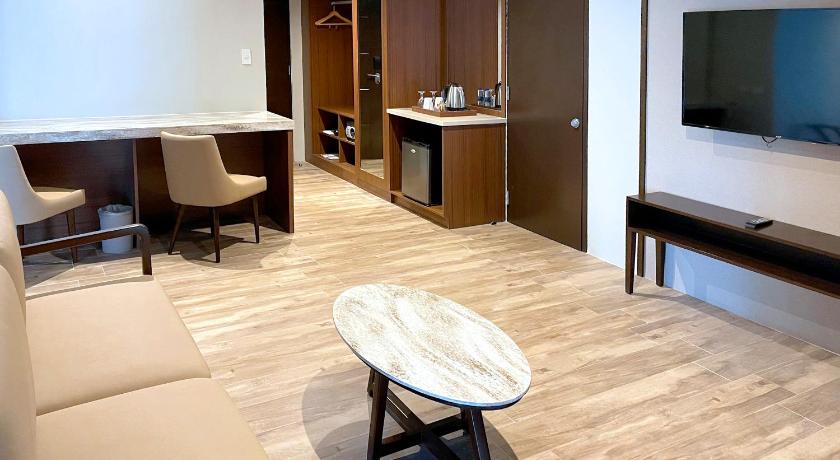 Image of Executive Suite 7