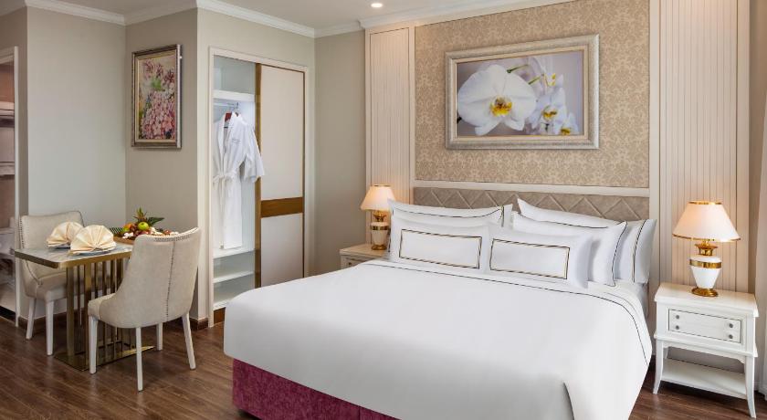 Image of Deluxe Room 6