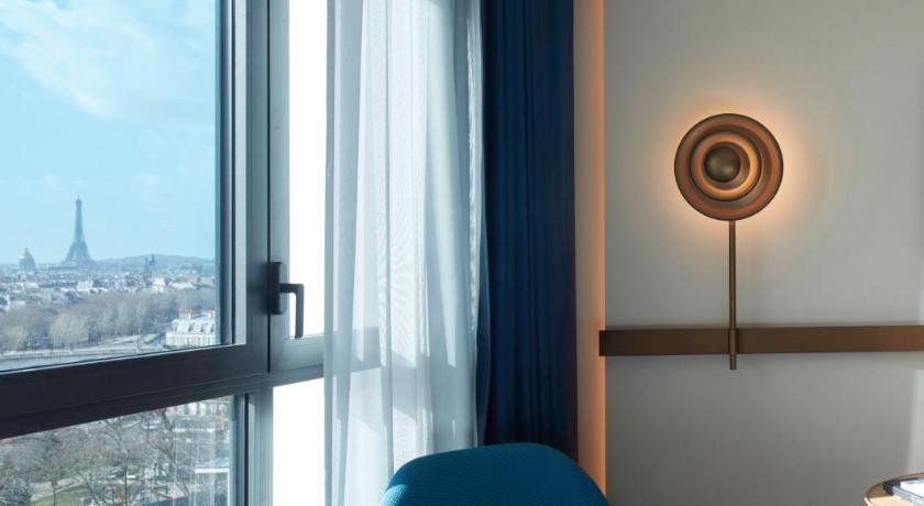 Image of ICONIC - PARIS SKYLINE VIEW, 1 King or 2 Single beds, River Seine and Eiffel Tower view 4