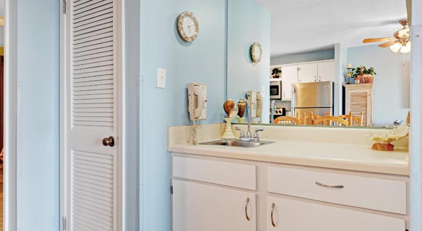 a kitchen with a sink and a clock on the wall, Plantation East II in Gulf Shores (AL)