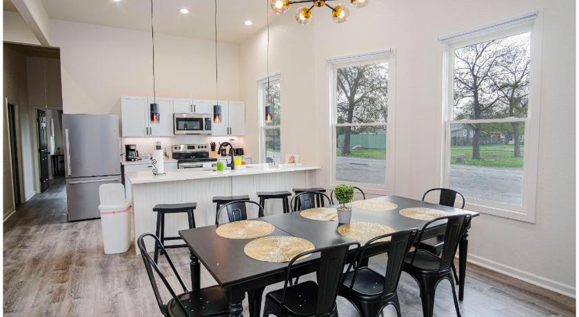 サンアントニオ Magnificent 4BR Near Famous Riverwalk and Downtown 3つ星 宿泊施設 レストラン