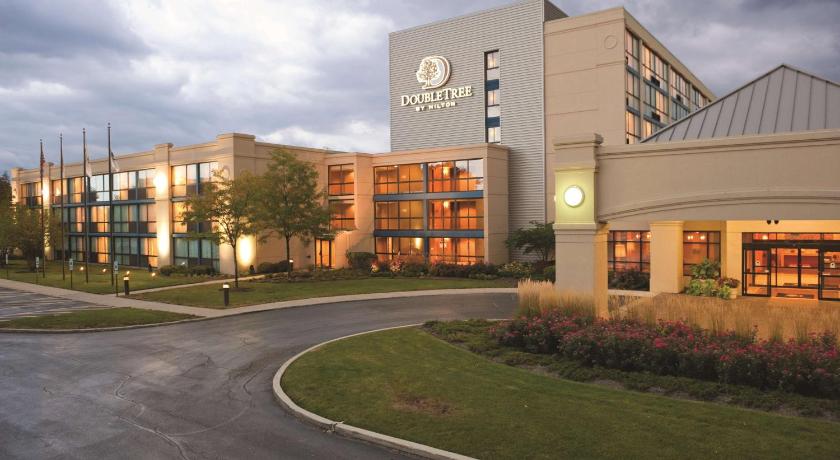 DoubleTree by Hilton Hotel Chicago - Arlington Heights photo