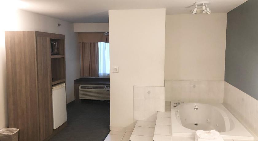 Image of King Bed Non Smoking Suite 6