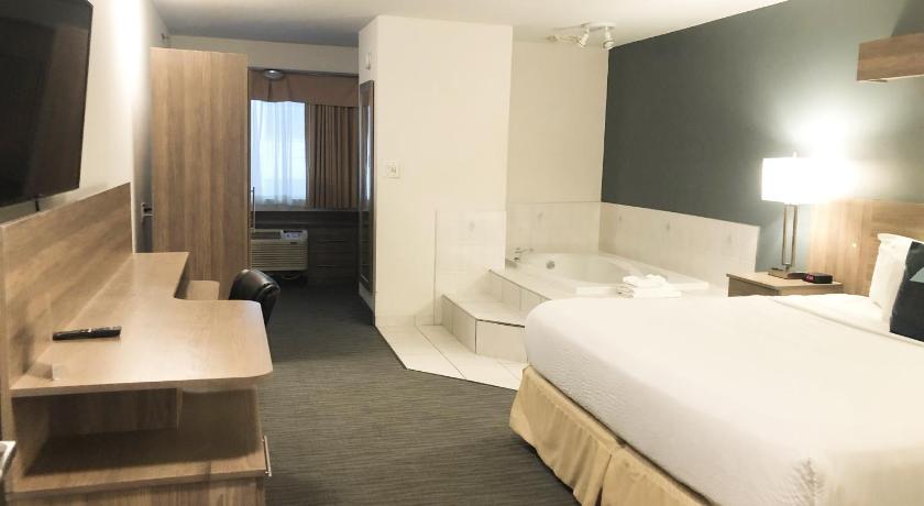 Image of King Bed Non Smoking Suite 4