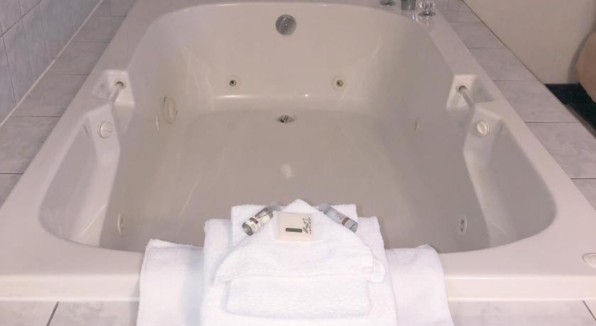 Image of 1 King Bed Suite Non-Smoking 11