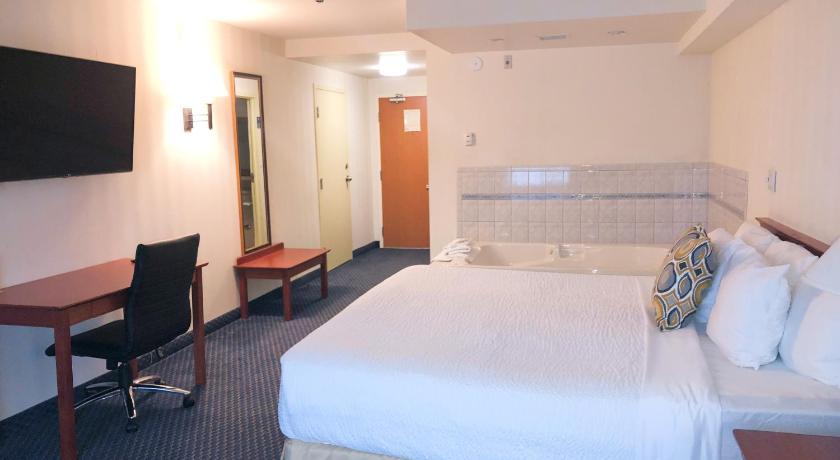 Image of 1 King Bed Suite Non-Smoking 4