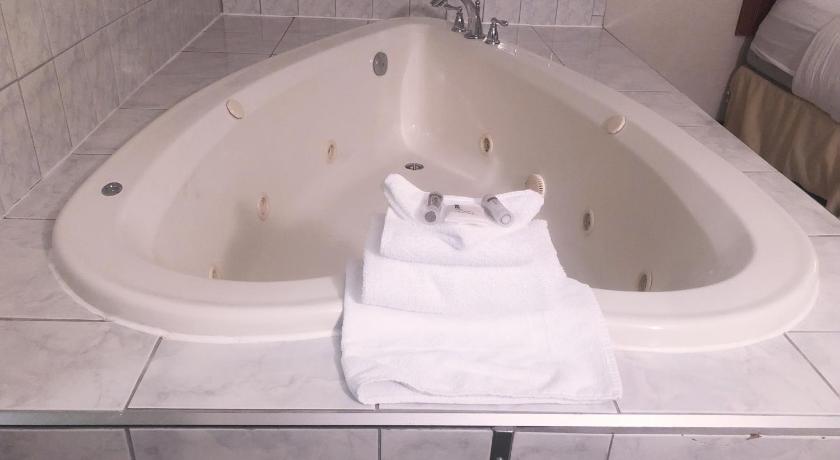 Image of 1 King Bed Suite Non-Smoking 10