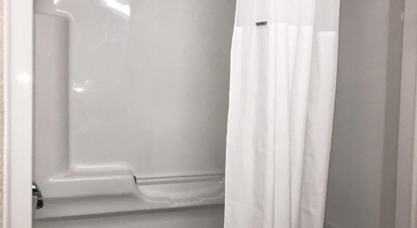Image of King Bed Non-Smoking Suite 16