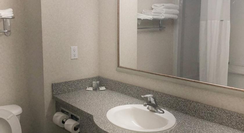 Image of King Bed Non-Smoking Suite 11