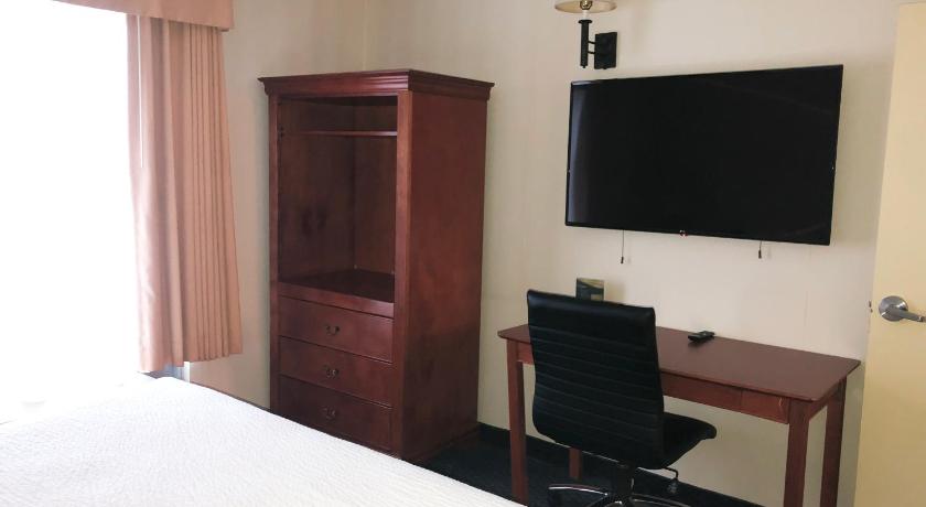 Image of King Bed Suite Non-Smoking 5