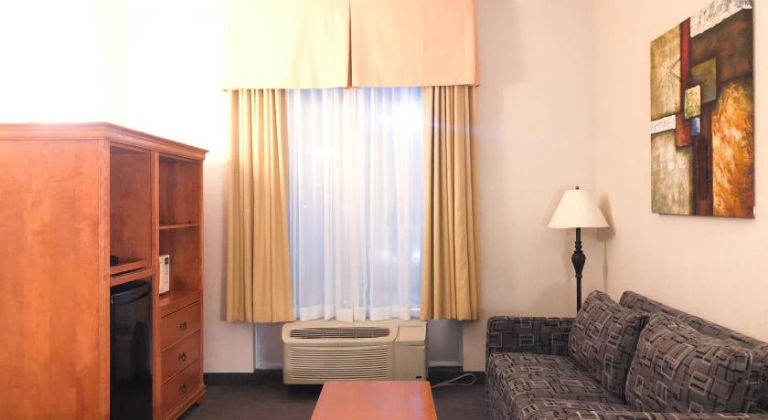 Image of Two Queen Beds Suite Non-Smoking 4