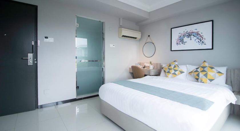 Image of Premier Queen Room 8
