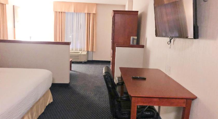 Image of King Bed Non-Smoking Suite 7