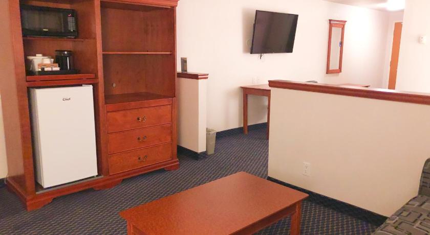 Image of King Bed Non-Smoking Suite 6