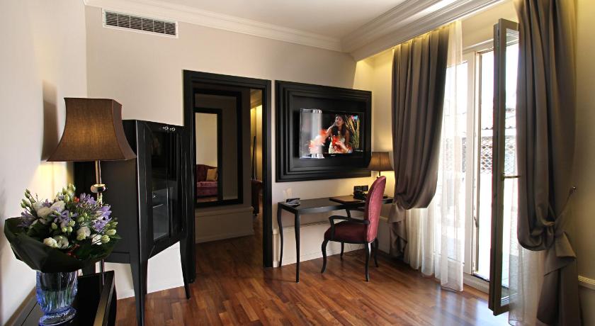Image of Suite with City View 0