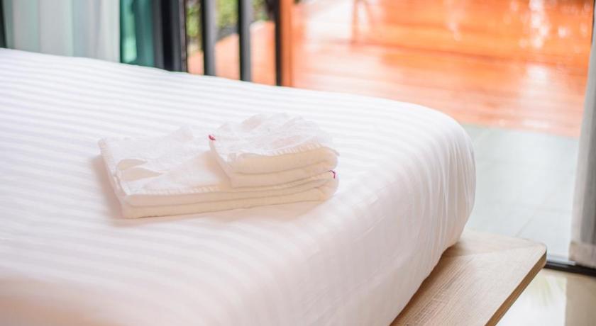 Image of Superior King Room 8