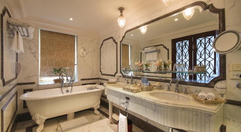 Grand Royal Suite 1 Bedroom Lake View King Bedの画像 2