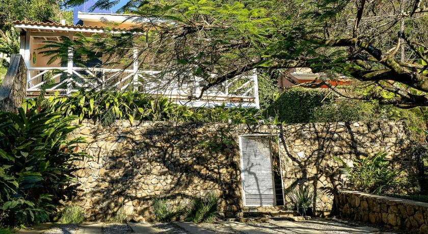 Casas com jacuzzi e churrasqueira a 500 metros da Praia do Pereque na Ilhabela — Hotel in Ilhabela